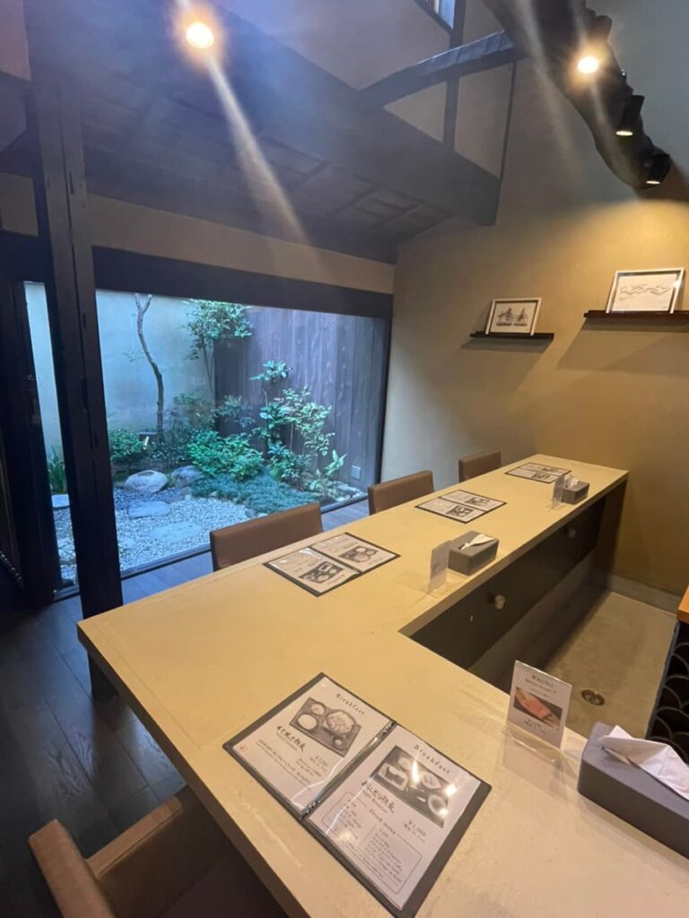 店内　interior
