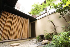 昼の日本庭園